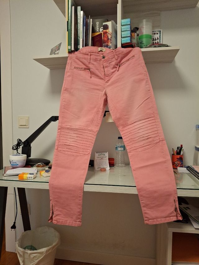 Pantalones pitillo rosa