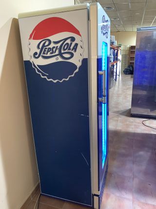 Nevera expositora Pepsi retro