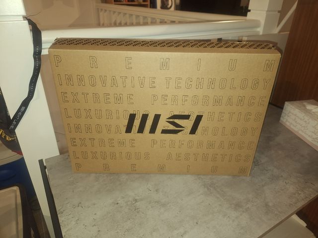 Portátil MSI 13" Windows 11 a estrenar