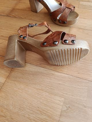 Sandalias piel marrón