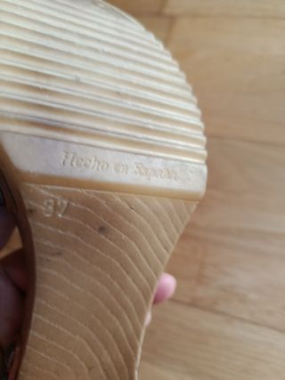 Sandalias piel marrón