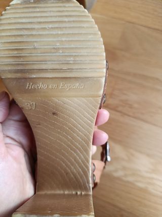 Sandalias piel marrón