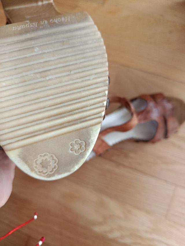 Sandalias piel marrón