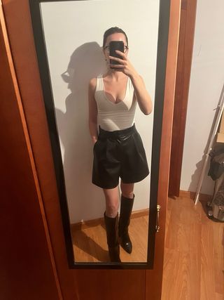 Shorts polipiel Zara negros