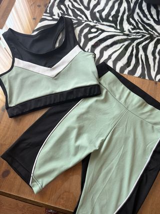 Conjunto deportivo - Top y shorts