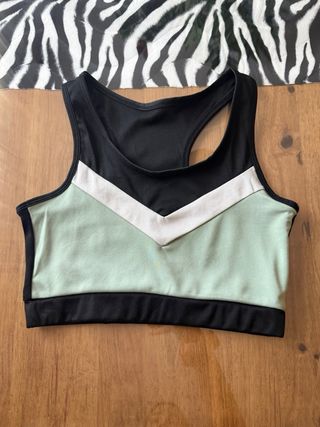 Conjunto deportivo - Top y shorts