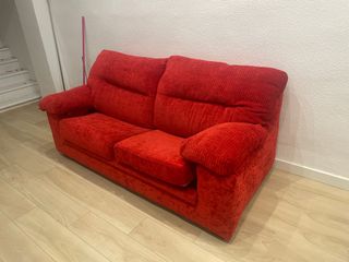 Sofá rojo de pana