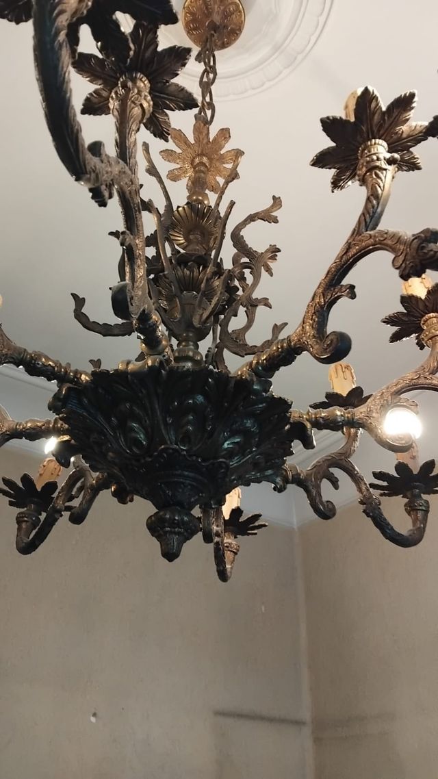 Lampara bronce antigua 12 luces