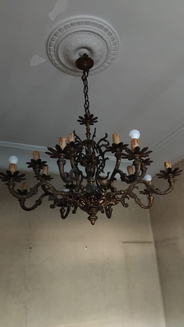 Lampara bronce antigua 12 luces