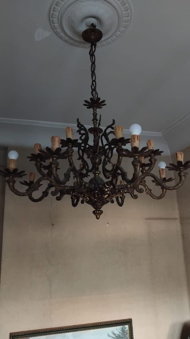 Lampara bronce antigua 12 luces