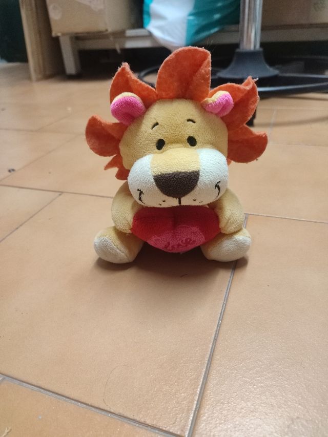 3 Peluches: León, Cerdito, Oso