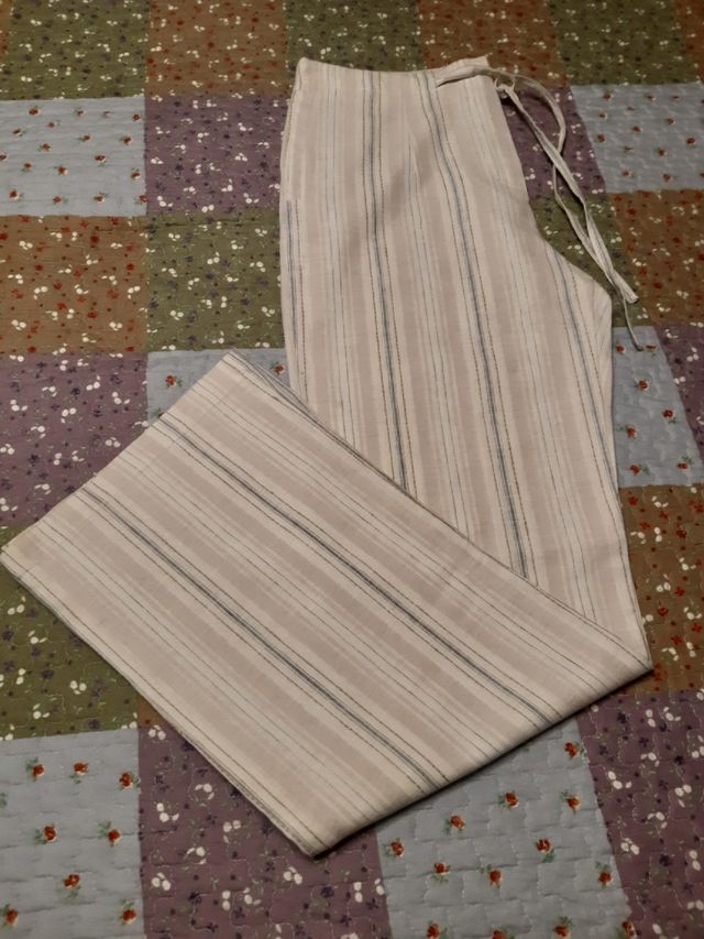 Pantalón rayado Zoteno beige, talla L