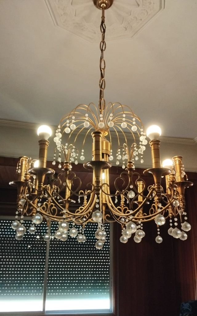 Lampara antigua dorada de comedor con cristales