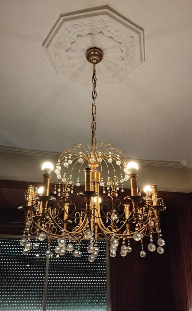 Lampara antigua dorada de comedor con cristales