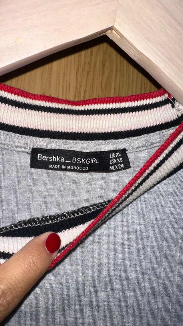 Camiseta Bershka gris talla XS