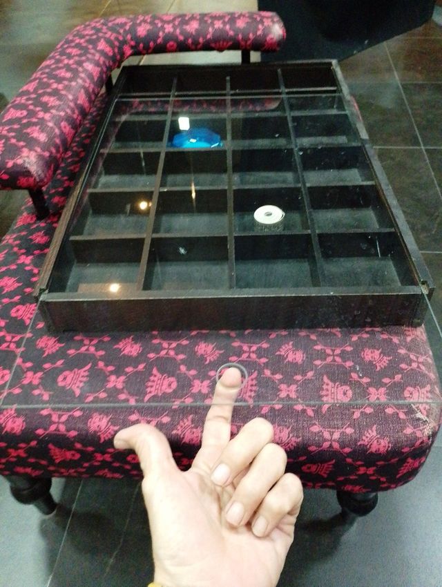 Caixa expositora vintage de madeira e vidro