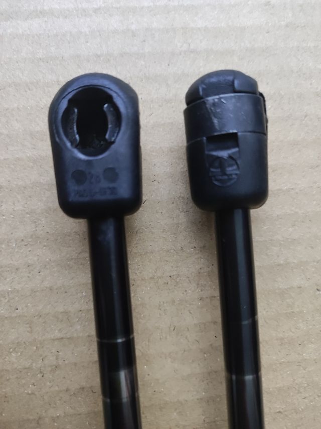 Ammortizzatori portellone Ford Focus Mk3