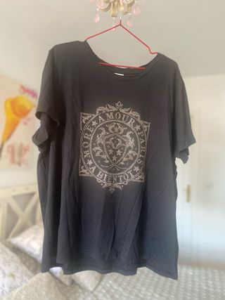 Camiseta negra H&M 
talla XL

