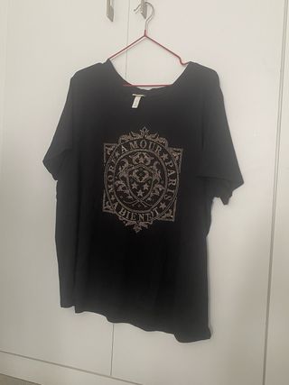 Camiseta negra H&M 
talla XL

