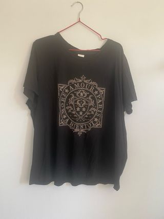 Camiseta negra H&M 
talla XL
