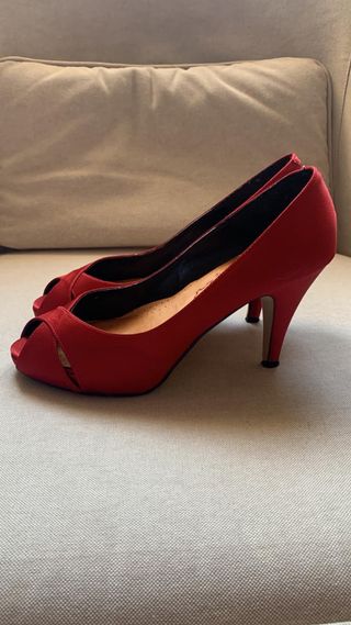 Zapatos rojos tacón fiesta raso piel
