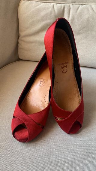 Zapatos rojos tacón fiesta raso piel