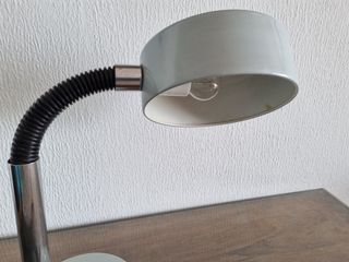 Lámpara flexo sobremesa vintage gris plata.