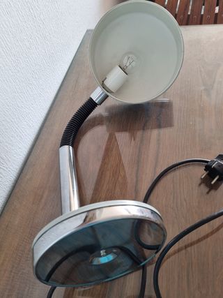 Lámpara flexo sobremesa vintage gris plata.
