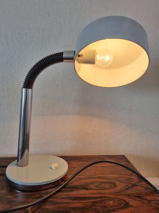 Lámpara flexo sobremesa vintage gris plata.