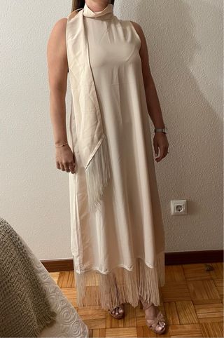Vestido con flecos beige boda