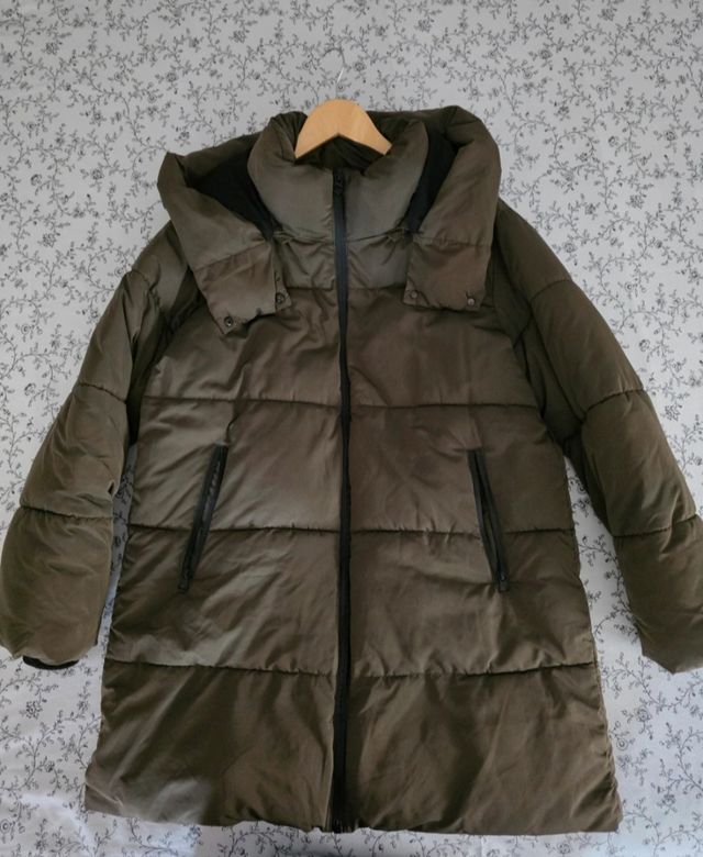 Abrigo Stradivarius verde oliva - Talla M