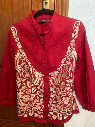 Blusa roja Chain & Red bordada