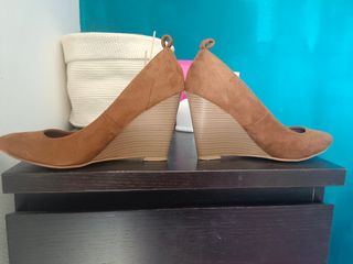 Zapatos tacón azul y marrón