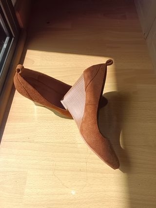Zapatos tacón azul y marrón
