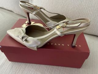 Zapatos dorado fiesta. talka 40 pero pequeño