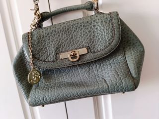 Bolso DKNY de cuero genuino con bandolera 
