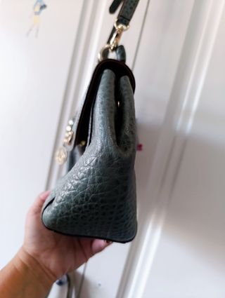 Bolso DKNY de cuero genuino con bandolera 