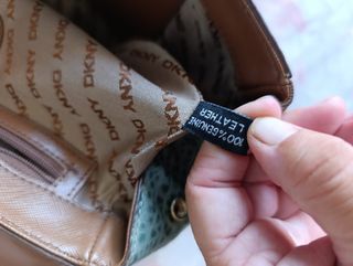 Bolso DKNY de cuero genuino con bandolera 