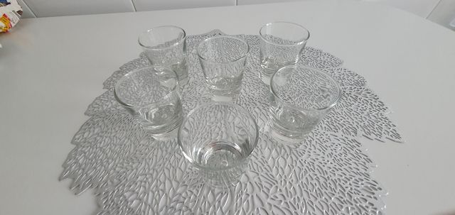 6 PEQUENOS COPOS DE CRISTAL