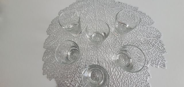 6 PEQUENOS COPOS DE CRISTAL