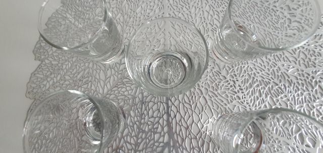 6 PEQUENOS COPOS DE CRISTAL