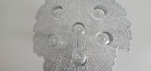 6 PEQUENOS COPOS DE CRISTAL