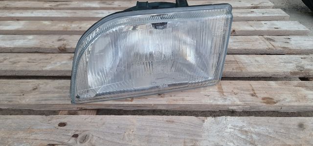 Faro Ford Fiesta Sinistra