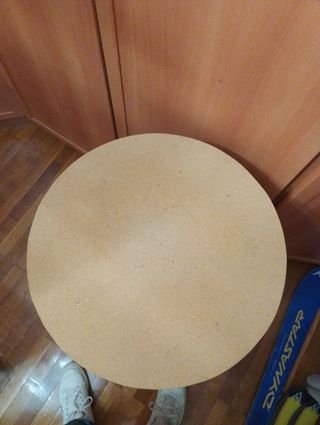 Mesa alta redonda de madera