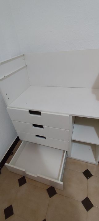 Cómoda blanca de madera