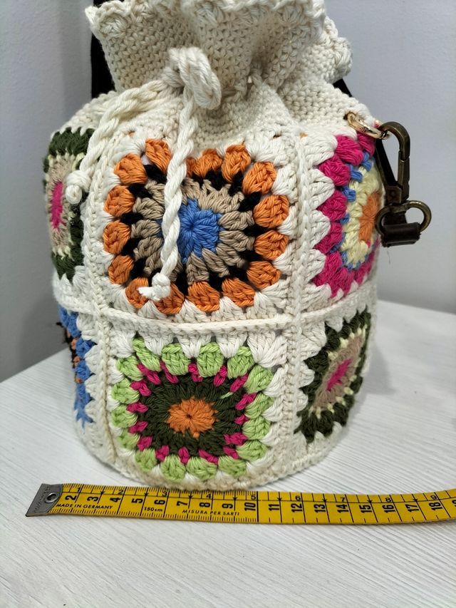 Bolsa de crochê multicolor