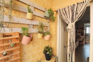 Casa 2 hab. - Bajo con parcela . urb privada .