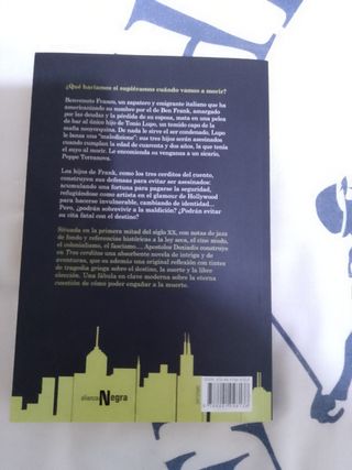 Tres cerditos de Apostolos Doxiadis