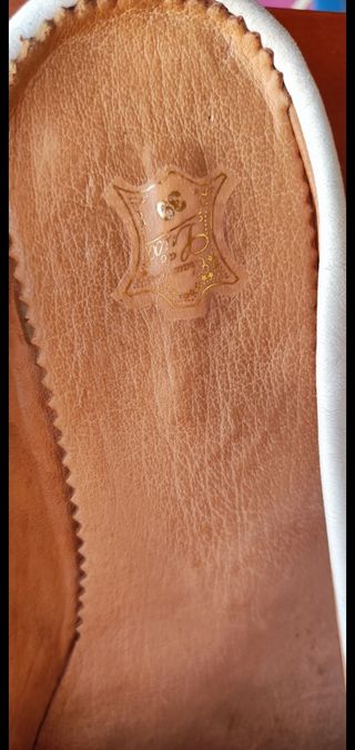 Babuchas blancas bordadas