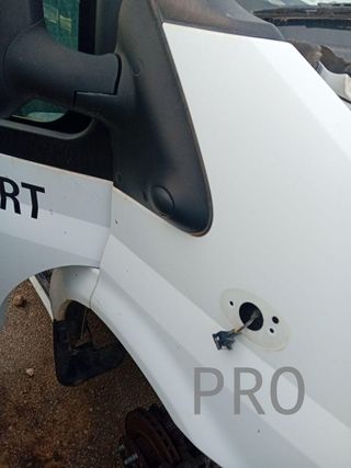 Aleta delantera derecha ford transit 201
